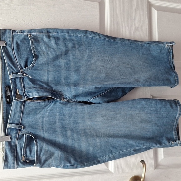 A women's Lee solid blue stretch curvy fit denim capris size 16 - Picture 1 of 4